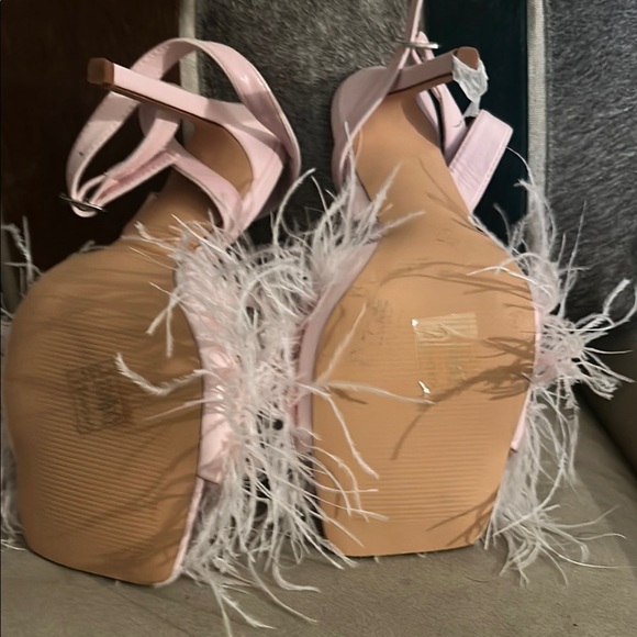 Elegant Pink Feathered Heels - Picture 4 of 4